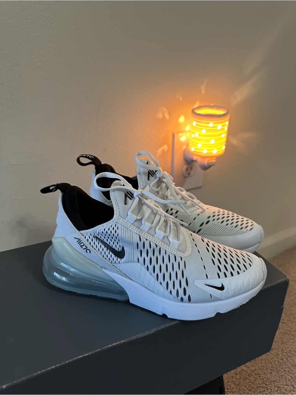 Nike Air Max 270 Women’s White/Black Athletic Sneakers. Size 6.5